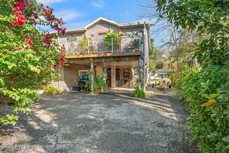 8142 River Point Dr, Weeki Wachee, FL 34607