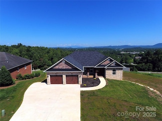 418 Huntington Woods Dr N, Lenoir, NC 28645