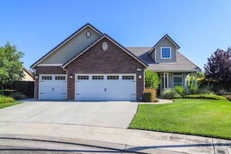 2981 Sierra Madre Ave, Clovis, CA 93611