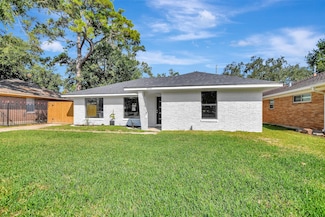 4718 W 43rd St, Houston, TX 77092