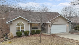 422 Scarsdale Cir, Lake Ozark, MO 65049