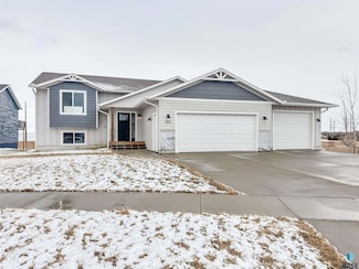 504 W Opal Ln, Hartford, SD 57033