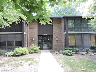 22958 Maple Ridge Rd Unit 205, North Olmsted, OH 44070