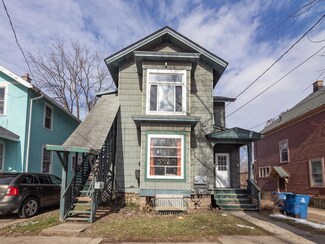 738 McCourtie St, Kalamazoo, MI 49008