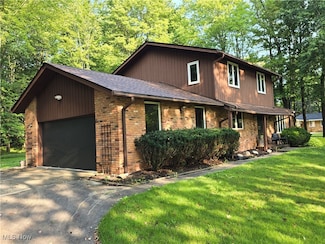 4280 Som Center Rd, Chagrin Falls, OH 44022