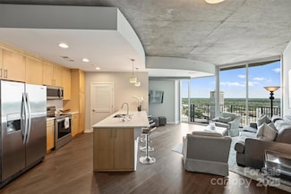 210 N Church St Unit 2613, Charlotte, NC 28202