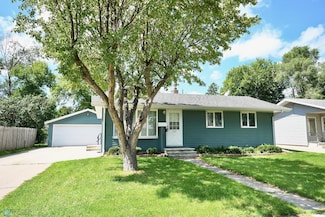 1121 15 1 2 St N, Moorhead, MN 56560