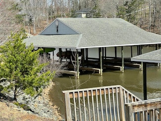 15 Watchtower Dr, Westlake Corner, VA 24121