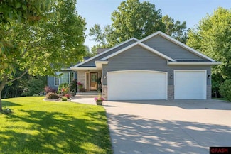 619 Colodoro Ln, Eagle Lake, MN 56024