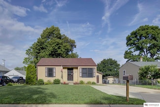 5438 S 49th St, Omaha, NE 68117