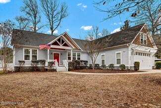 802 Sarah Ln, Hampstead, NC 28443