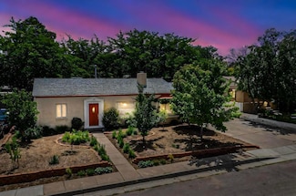 710 Amherst Dr SE, Albuquerque, NM 87106