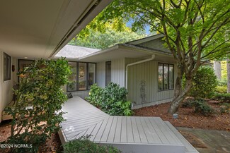 570 Saint Andrews Dr, Pinehurst, NC 28374
