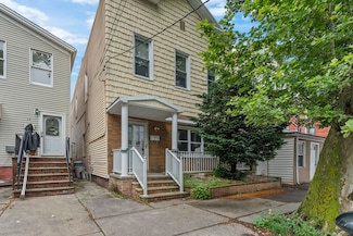 15 W 9th St, Bayonne, NJ 07002