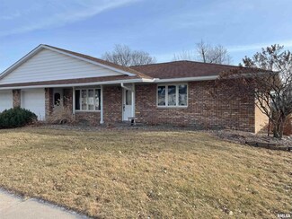 411 E 7th St Unit 4, Dewitt, IA 52742