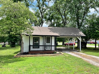 911 S Cherokee St, Grove, OK 74344