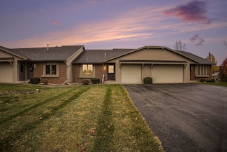 272 Interlaken Ct, Zeeland, MI 49464