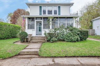2402 Vine St, South Bend, IN 46615