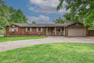 3225 W Silverleaf Ave, Springfield, MO 65807