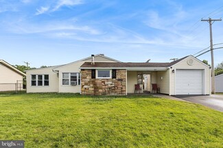 88 Indian Creek Dr, Levittown, PA 19057