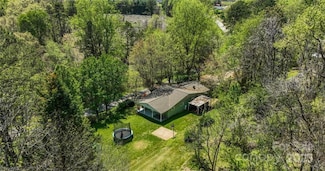 104 Fairmont Dr, North Wilkesboro, NC 28659