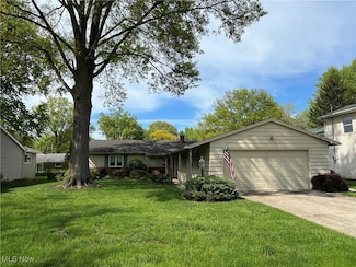 319 Robin Dr, Berea, OH 44017