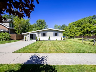 1520 Magnolia St, Glenview, IL 60025