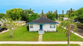 1902 Saint George Dr, Bradenton, FL 34208