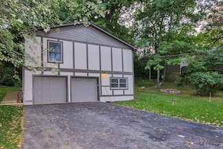 121 Wildwood Dr, Ingleside, IL 60041
