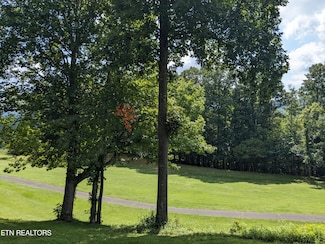 735 Hunters Run Rd, Townsend, TN 37882