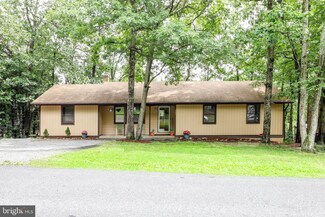 202 Overlook Dr, Cross Junction, VA 22625