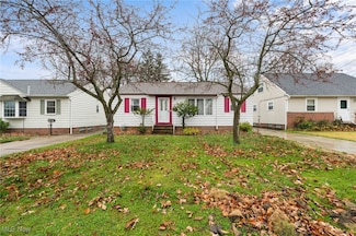 29324 Beechwood Dr, Wickliffe, OH 44092