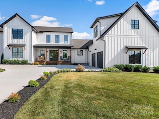 43 Rockbridge Rd, Mills River, NC 28759