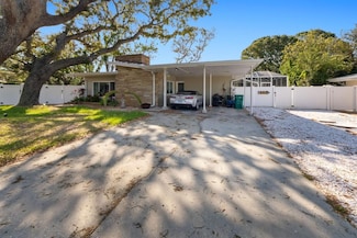 1320 Augusta Ln S, Saint Petersburg, FL 33707