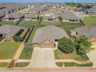 9309 Brian Ln, Yukon, OK 73099