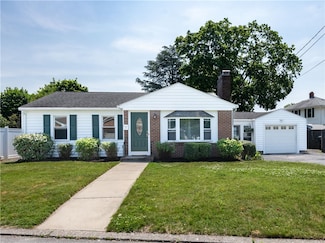7 Woodbine St, Riverside, RI 02915