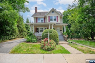 60 Arch St, Ramsey, NJ 07446