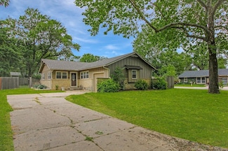 1300 N Westview Dr, Derby, KS 67037