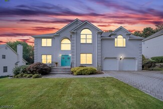 9 Apple Ln, Wayne, NJ 07470