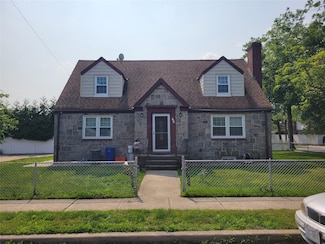 122 James St, Franklin Square, NY 11010
