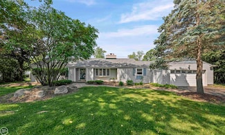 5541 Houghten Dr, Troy, MI 48098
