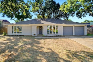 628 Huntwich Dr, Bedford, TX 76021