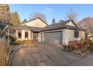 931 Shaughnessy Ln, Eugene, OR 97401