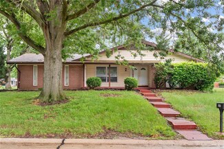 2805 Wellington Dr, Florissant, MO 63033