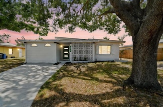 5121 Flamingo Dr N, Saint Petersburg, FL 33714
