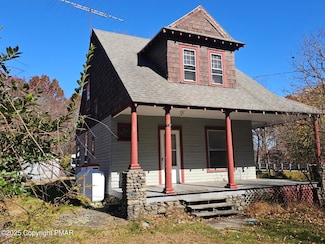 121 Hardytown Rd, Cresco, PA 18326