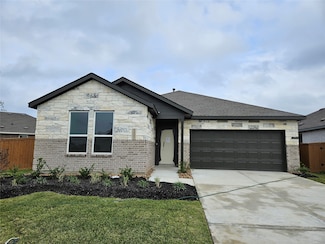415 Robin Ct, Angleton, TX 77515
