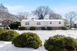 44 Quaker Dr, West Warwick, RI 02893
