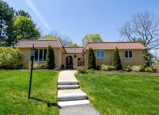 2 Lakewood Cir, Haverhill, MA 01830