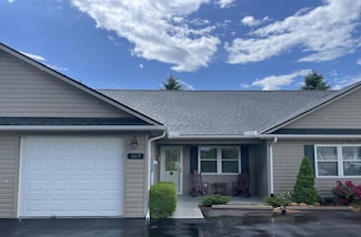 169 Fairway Villa Dr, Fancy Gap, VA 24328